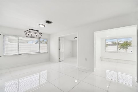 Villa ou maison à vendre à Saint Pete Beach, Floride: 3 chambres, 134.34 m2 № 2312868 - photo 18