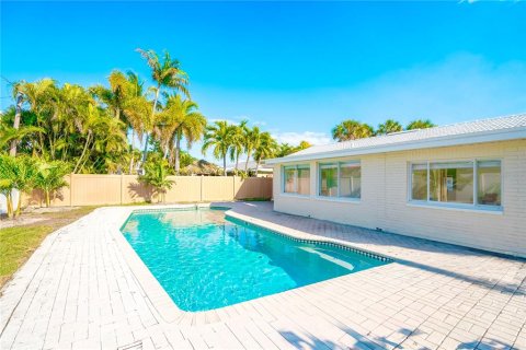 Villa ou maison à vendre à Saint Pete Beach, Floride: 3 chambres, 134.34 m2 № 2312868 - photo 5