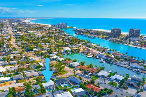 Villa ou maison à vendre à Saint Pete Beach, Floride: 3 chambres, 134.34 m2 № 2312868 - photo 2