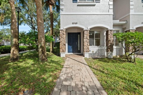Townhouse in Miramar, Florida 3 bedrooms, 132.2 sq.m. № 2183404
