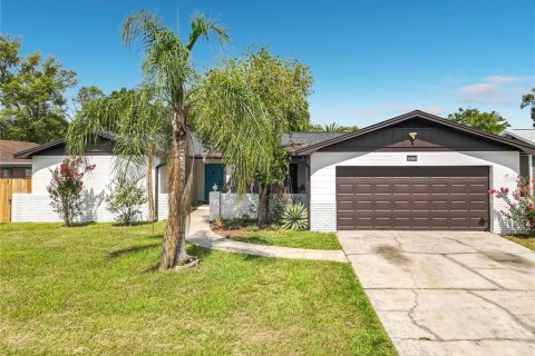 House in Orlando, Florida 3 bedrooms, 157.38 sq.m. № 2201099