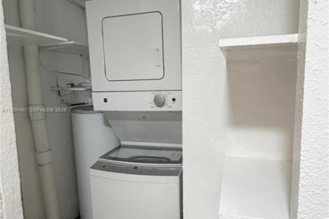 Condo in Tamarac, Florida, 1 bedroom  № 2050956 - photo 15