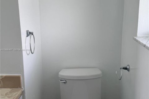 Condo in Tamarac, Florida, 1 bedroom  № 2050956 - photo 8