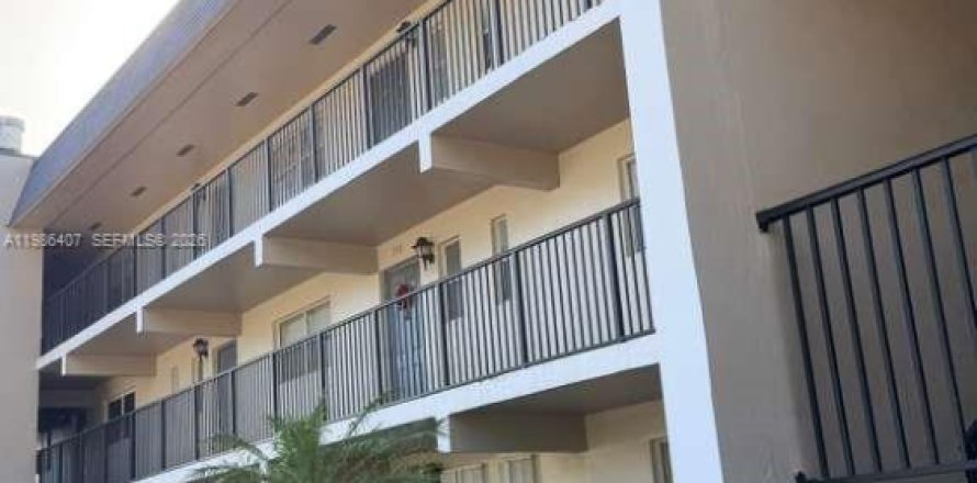 Condominio en Tamarac, Florida, 1 dormitorio  № 2050956