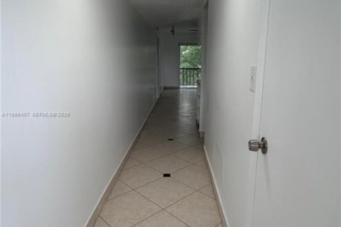 Condo in Tamarac, Florida, 1 bedroom  № 2050956 - photo 3