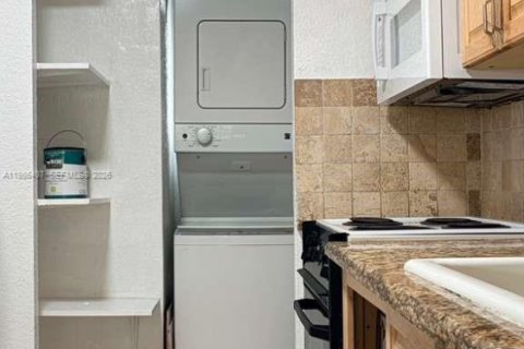 Condo in Tamarac, Florida, 1 bedroom  № 2050956 - photo 6
