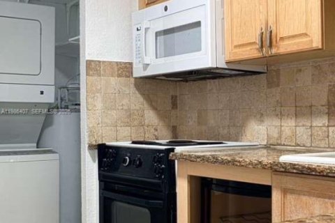 Condo in Tamarac, Florida, 1 bedroom  № 2050956 - photo 13