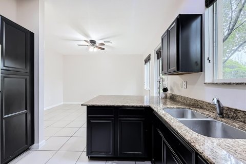Touwnhouse à louer à Miami Gardens, Floride: 3 chambres, 147.62 m2 № 2387914 - photo 17