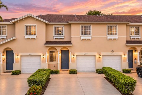 Touwnhouse à louer à Miami Gardens, Floride: 3 chambres, 147.62 m2 № 2387914 - photo 1