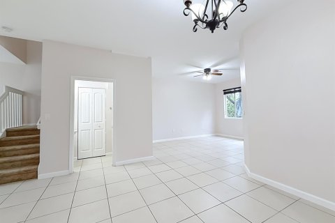 Touwnhouse à louer à Miami Gardens, Floride: 3 chambres, 147.62 m2 № 2387914 - photo 12