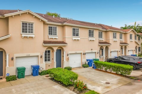 Touwnhouse à louer à Miami Gardens, Floride: 3 chambres, 147.62 m2 № 2387914 - photo 7