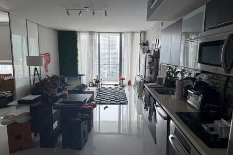 Кондоминиум с 2 спальнями в Майами, Флорида № 2045033