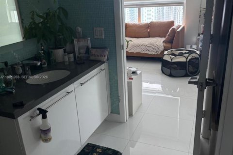 Снять в аренду кондоминиум в Майами, Флорида 2 спальни, 103.49м2, № 2045033 - фото 5