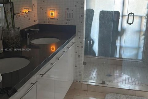 Снять в аренду кондоминиум в Майами, Флорида 2 спальни, 103.49м2, № 2045033 - фото 6