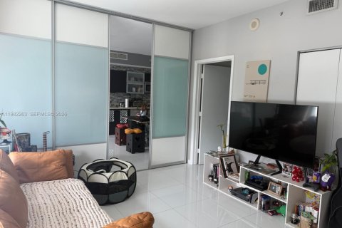 Снять в аренду кондоминиум в Майами, Флорида 2 спальни, 103.49м2, № 2045033 - фото 3