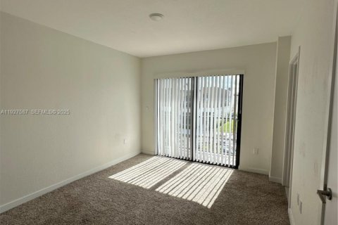 Снять в аренду таунхаус в Хомстед, Флорида 4 спальни, 129.88м2, № 1986738 - фото 21