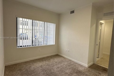 Снять в аренду таунхаус в Хомстед, Флорида 4 спальни, 129.88м2, № 1986738 - фото 16