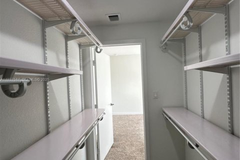 Снять в аренду таунхаус в Хомстед, Флорида 4 спальни, 129.88м2, № 1986738 - фото 22