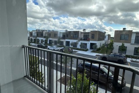 Снять в аренду таунхаус в Хомстед, Флорида 4 спальни, 129.88м2, № 1986738 - фото 25