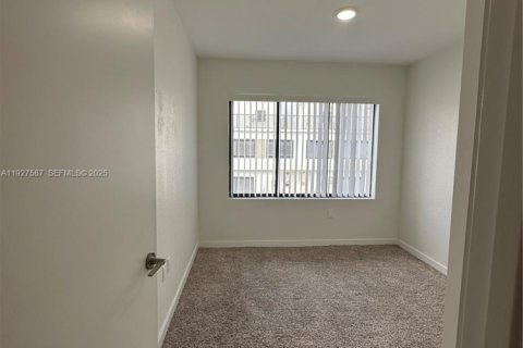 Снять в аренду таунхаус в Хомстед, Флорида 4 спальни, 129.88м2, № 1986738 - фото 26