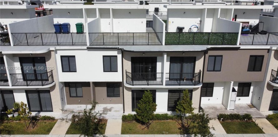 Таунхаус в Хомстед, Флорида 4 спальни, 129.88м2 № 1986738