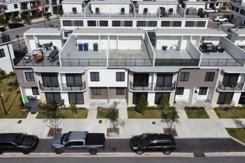 Снять в аренду таунхаус в Хомстед, Флорида 4 спальни, 129.88м2, № 1986738 - фото 4