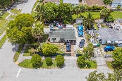 Villa ou maison à vendre à Lauderhill, Floride: 3 chambres, 71.16 m2 № 1966490 - photo 28