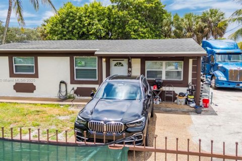 Villa ou maison à vendre à Lauderhill, Floride: 3 chambres, 71.16 m2 № 1966490 - photo 1