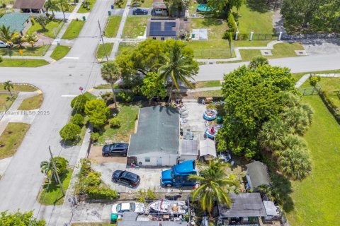 Villa ou maison à vendre à Lauderhill, Floride: 3 chambres, 71.16 m2 № 1966490 - photo 27