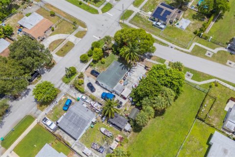 Villa ou maison à vendre à Lauderhill, Floride: 3 chambres, 71.16 m2 № 1966490 - photo 23