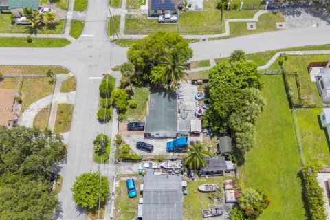 Villa ou maison à vendre à Lauderhill, Floride: 3 chambres, 71.16 m2 № 1966490 - photo 24