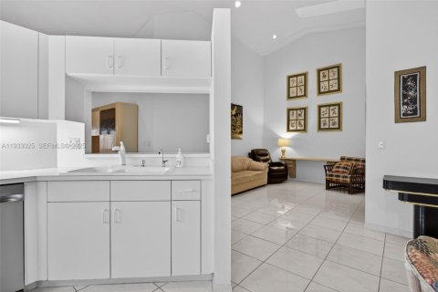 Купить виллу или дом в Тамарак, Флорида 2 спальни, 137.68м2, № 1991975 - фото 5