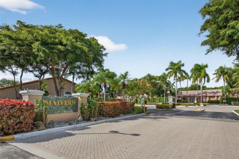 Купить виллу или дом в Тамарак, Флорида 2 спальни, 137.68м2, № 1991975 - фото 23