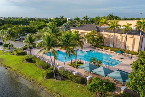 Купить виллу или дом в Тамарак, Флорида 2 спальни, 137.68м2, № 1991975 - фото 24