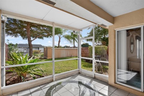 Купить виллу или дом в Тамарак, Флорида 2 спальни, 137.68м2, № 1991975 - фото 19