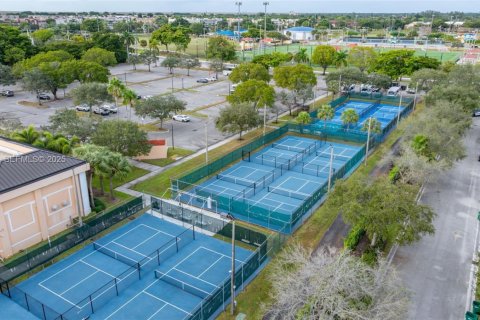 Купить виллу или дом в Тамарак, Флорида 2 спальни, 137.68м2, № 1991975 - фото 26