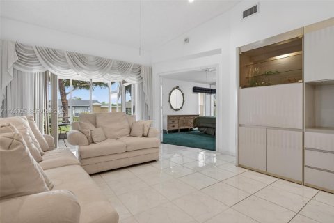 Купить виллу или дом в Тамарак, Флорида 2 спальни, 137.68м2, № 1991975 - фото 12