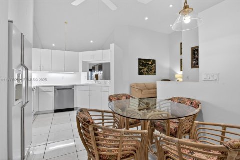 Купить виллу или дом в Тамарак, Флорида 2 спальни, 137.68м2, № 1991975 - фото 3