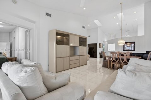 Купить виллу или дом в Тамарак, Флорида 2 спальни, 137.68м2, № 1991975 - фото 11