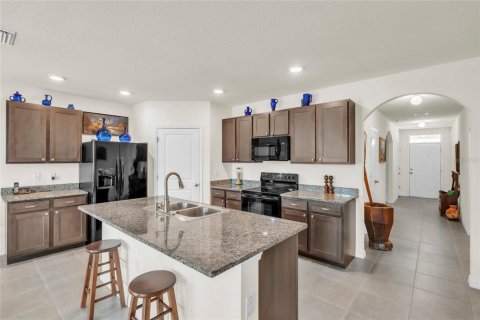 Casa en venta en Thonotosassa, Florida, 4 dormitorios, 170.38 m2 № 2227648 - foto 2