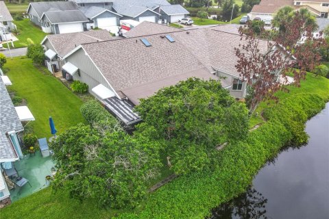 Duplex in New Smyrna Beach, Florida 2 bedrooms, 115.38 sq.m. № 1816888 - photo 2