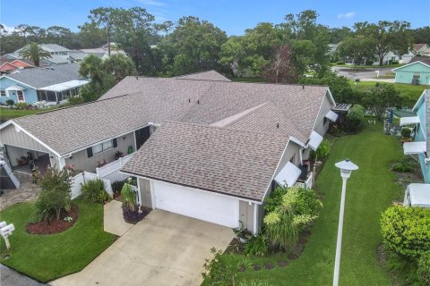 Duplex in New Smyrna Beach, Florida 2 bedrooms, 115.38 sq.m. № 1816888 - photo 1