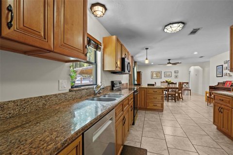 Casa en venta en Gainesville, Florida, 4 dormitorios, 182.27 m2 № 1912550 - foto 11