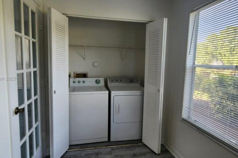 Condo in West Palm Beach, Florida, 2 bedrooms  № 1923802 - photo 15