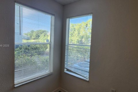Condo in West Palm Beach, Florida, 2 bedrooms  № 1923802 - photo 14