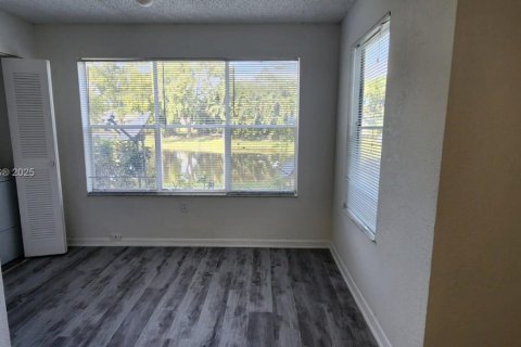 Condo in West Palm Beach, Florida, 2 bedrooms  № 1923802 - photo 5
