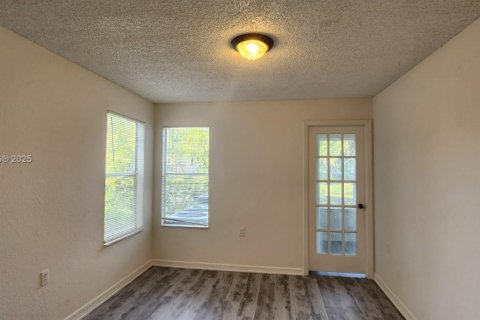 Condo in West Palm Beach, Florida, 2 bedrooms  № 1923802 - photo 7