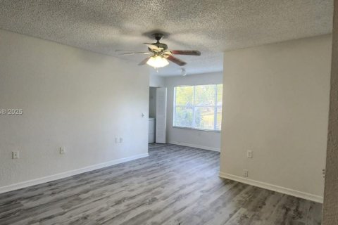 Condo in West Palm Beach, Florida, 2 bedrooms  № 1923802 - photo 3