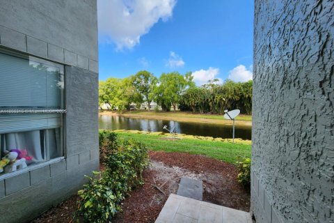 Condo in West Palm Beach, Florida, 2 bedrooms  № 1923802 - photo 10