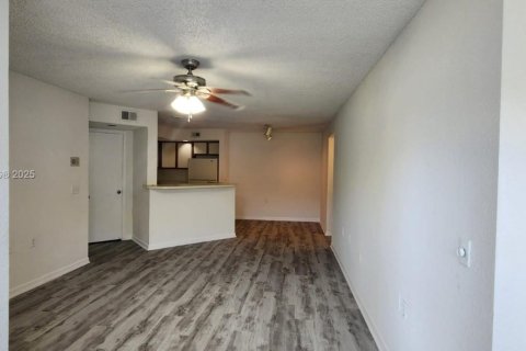 Condo in West Palm Beach, Florida, 2 bedrooms  № 1923802 - photo 1